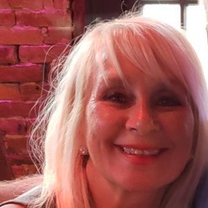 Meet your Posher, Elaine